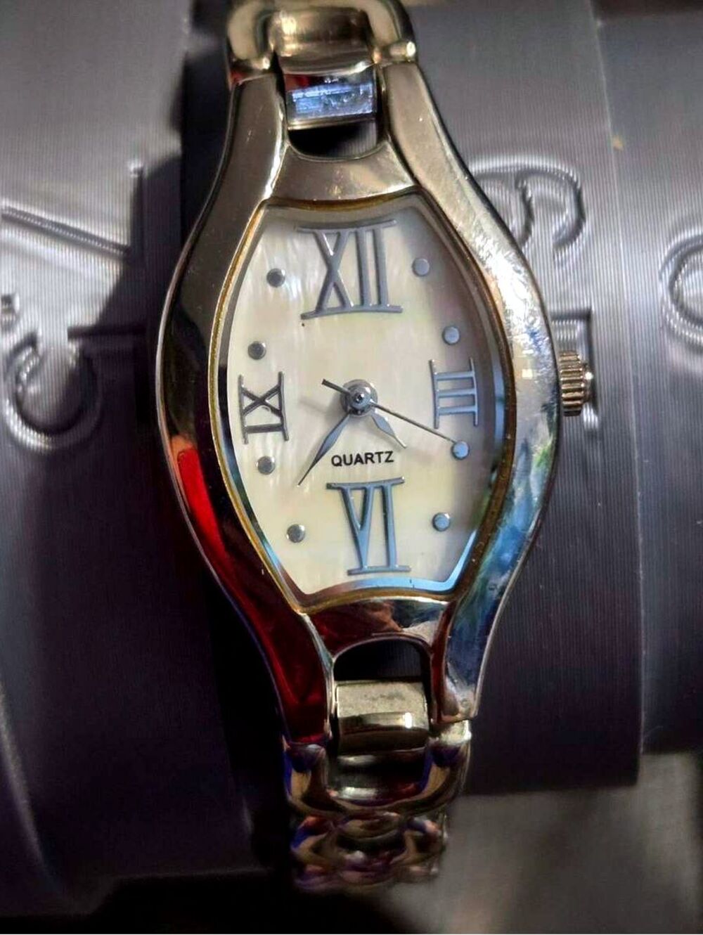 Coldwater Creek Women's Mother of Pearl Dial Quartz Watch WORKS